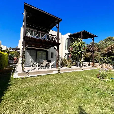 Villa Serenity In Designer *